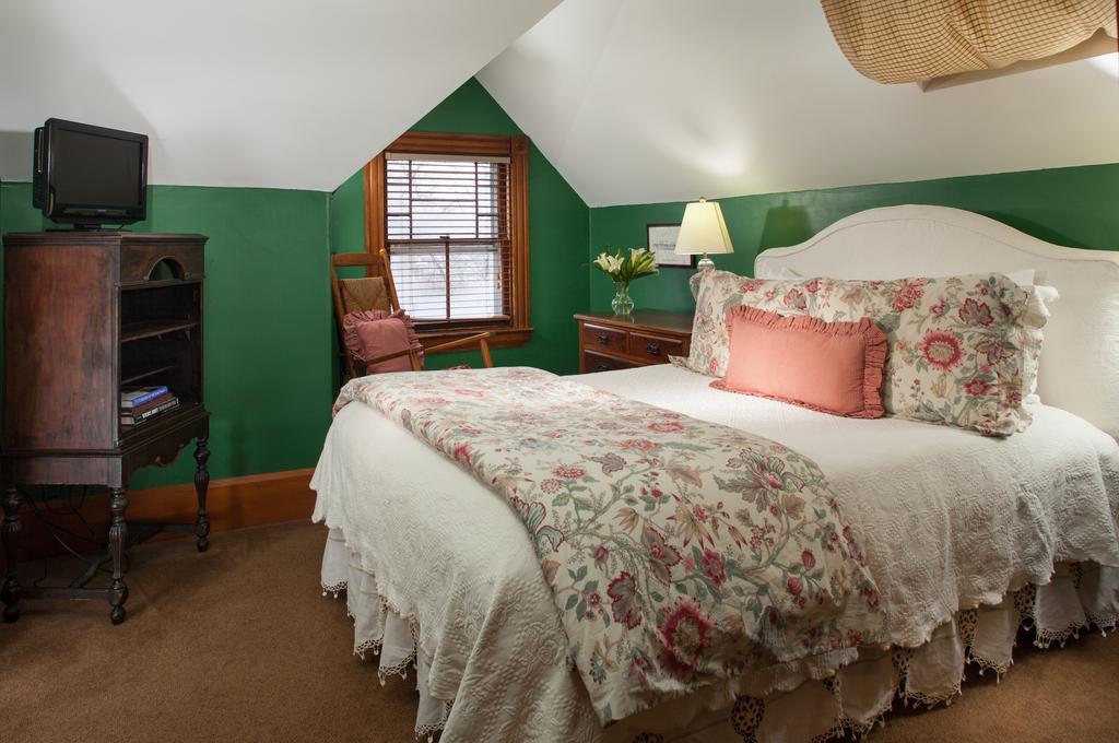 Lang House On Main Street Bed & Breakfast Burlington Exteriör bild