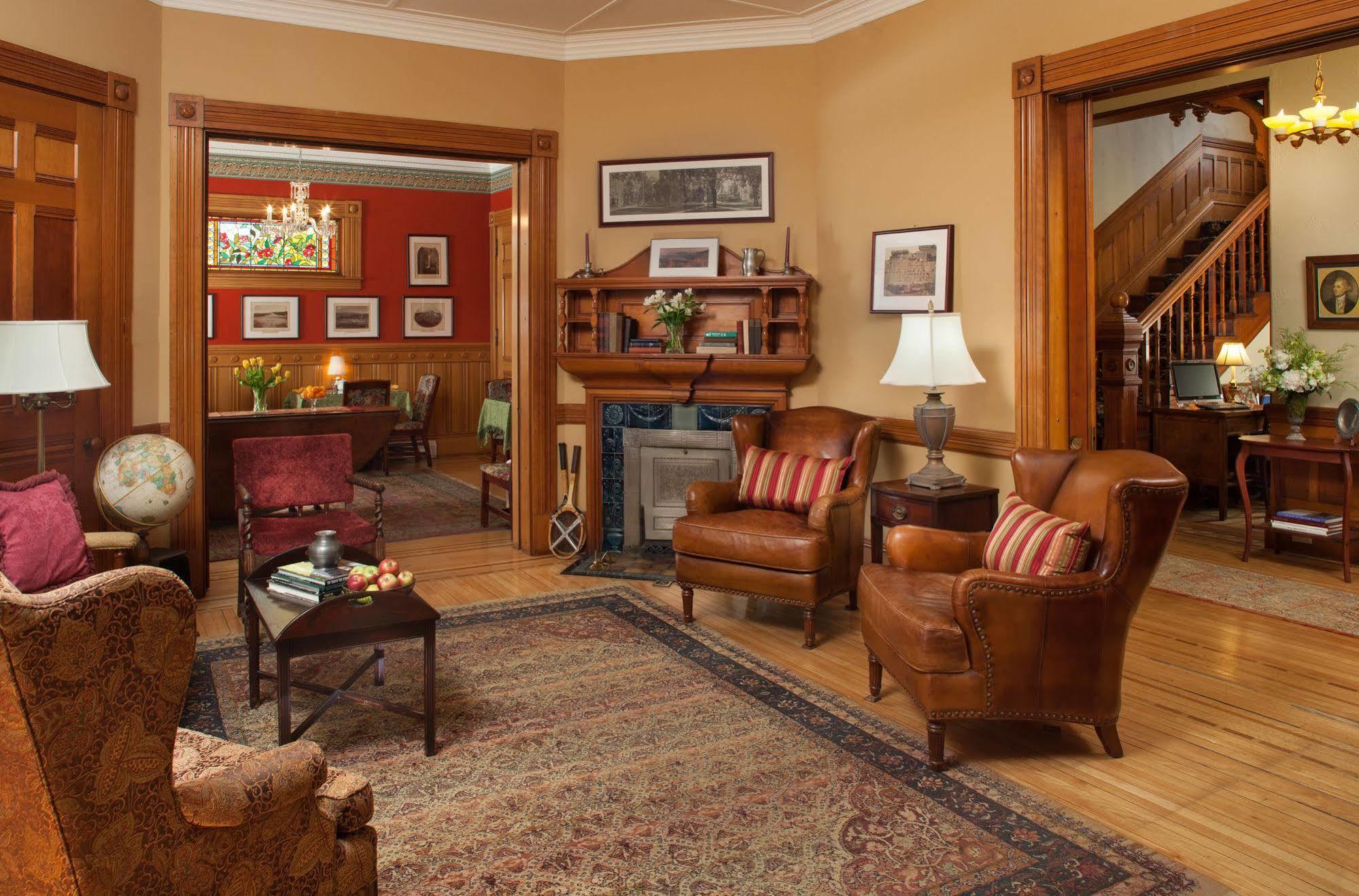 Lang House On Main Street Bed & Breakfast Burlington Exteriör bild